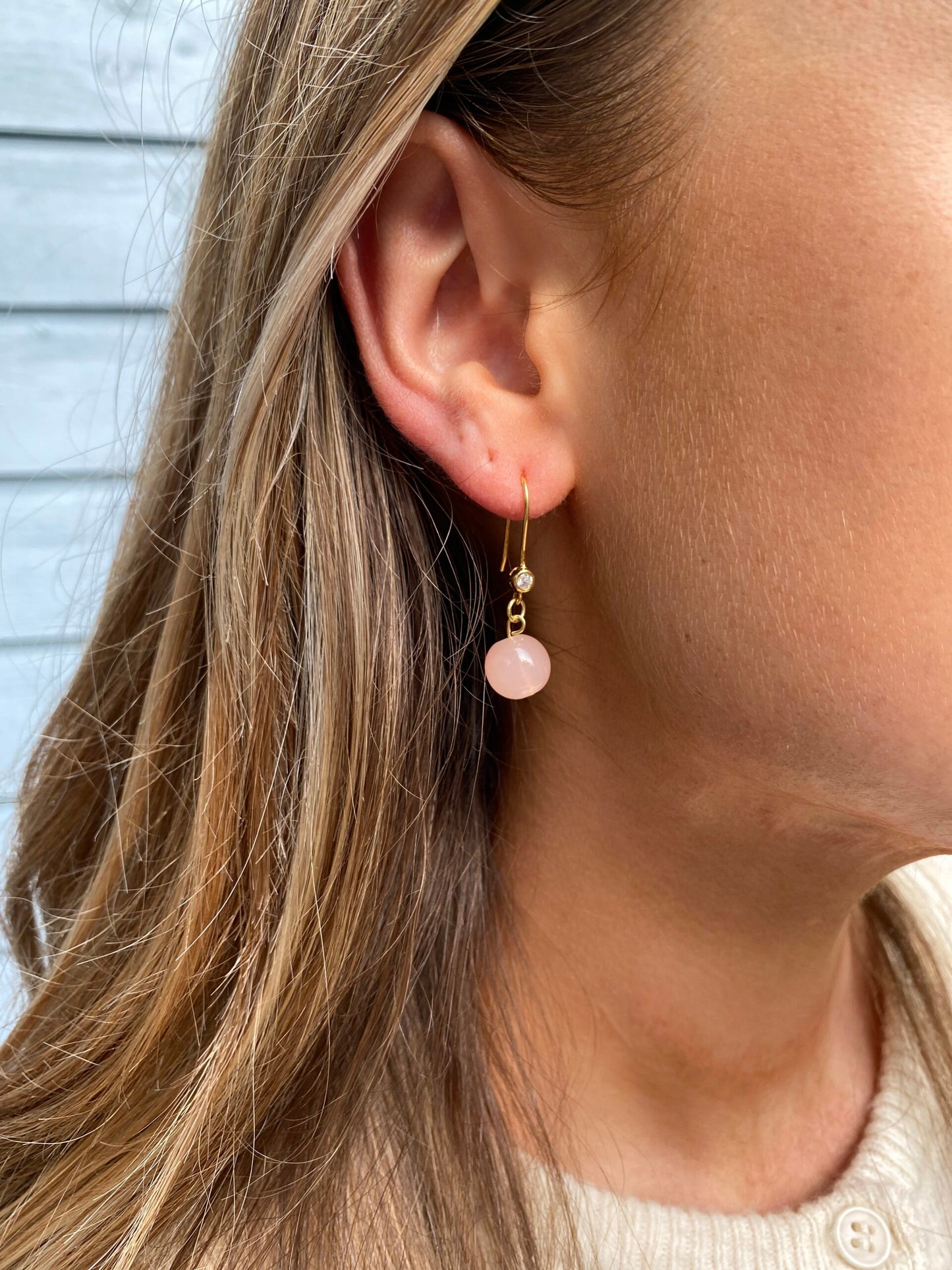 Pr. sæt øreringe med zirkon og rosa jade