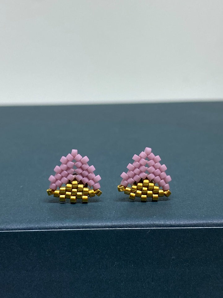 #242 Soft Triangle Dusty Orchid ørestikker