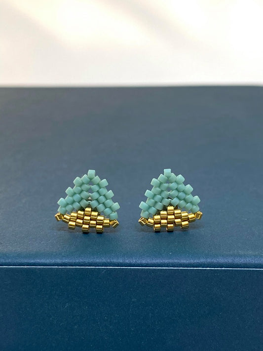 #240 Soft Triangle Luster ørestikker