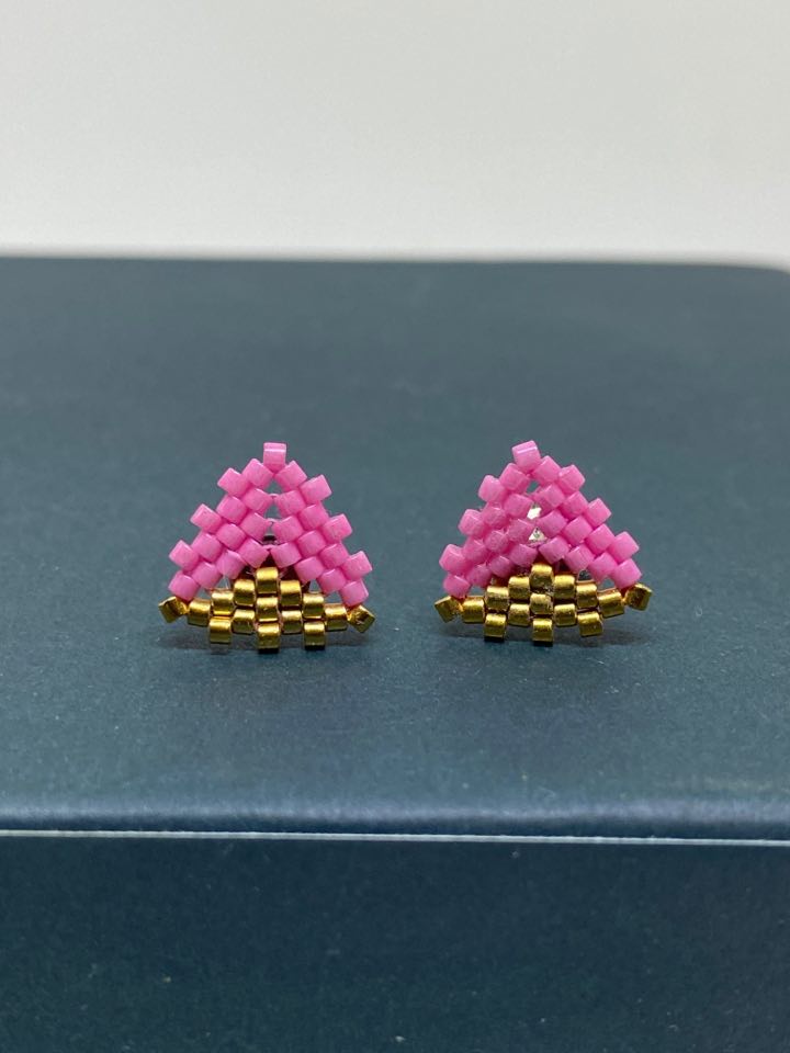 #237 Soft Triangle Rose ørestikker