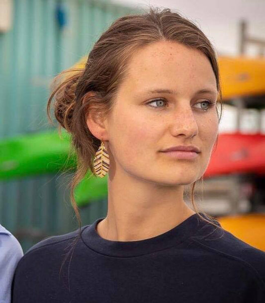 #167 Blade blå/brun/grå/gammelrosa/guld ørekroge