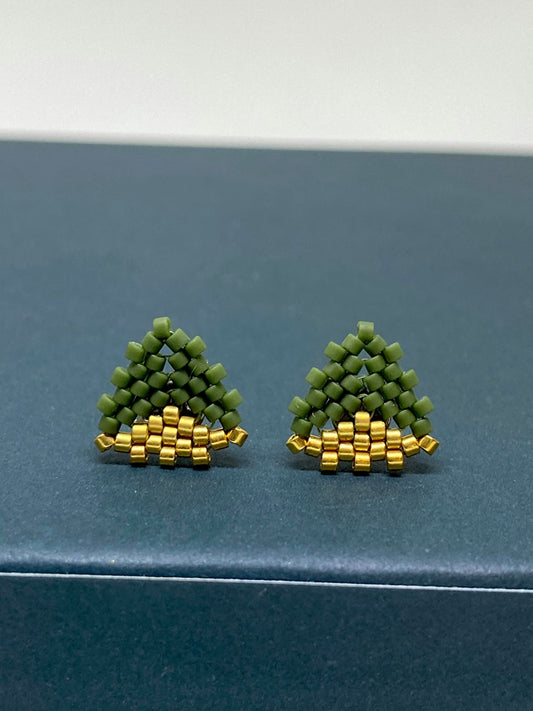#241 Soft Triangle Flaskegrøn ørestikker