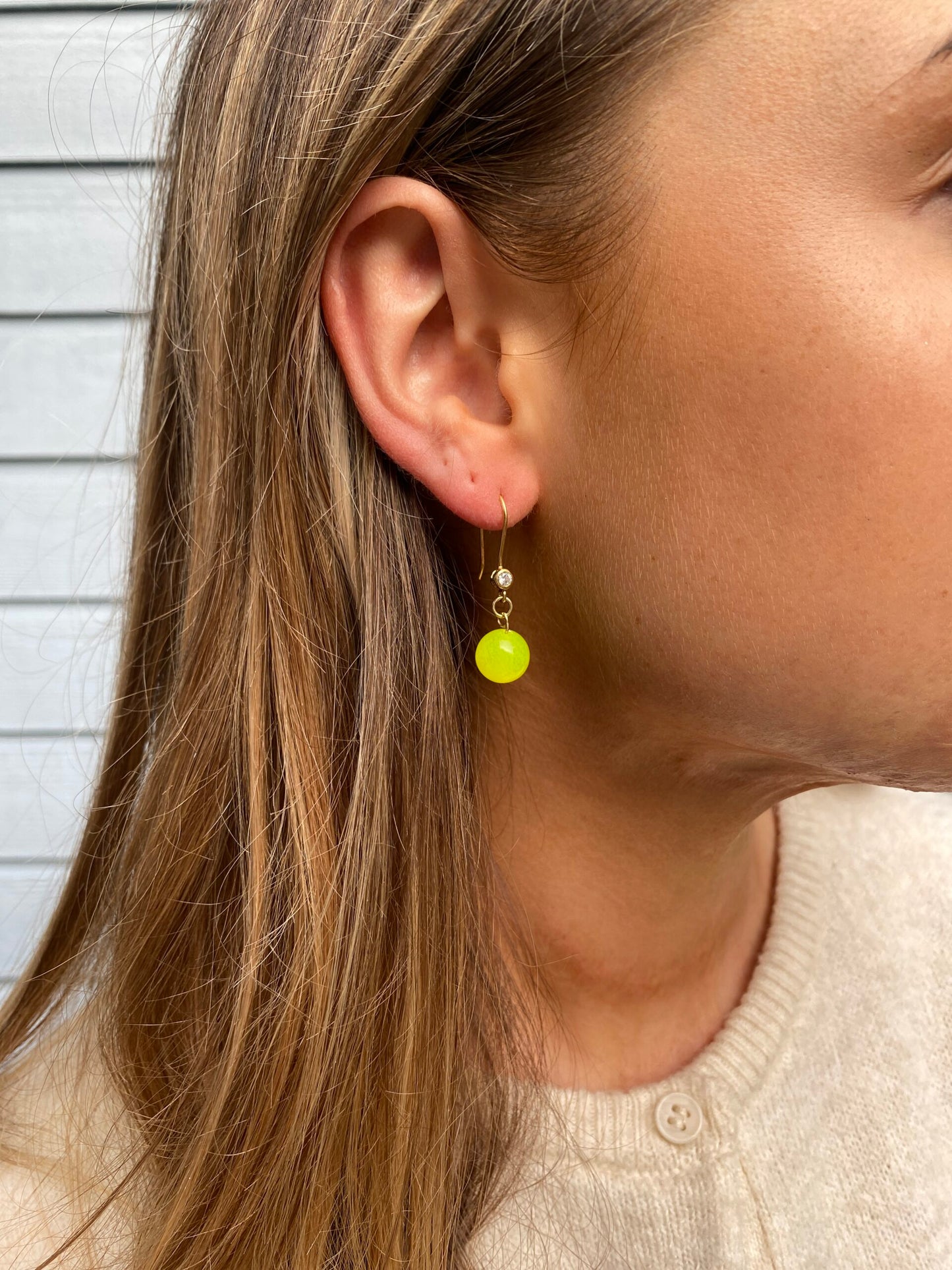 Pr. sæt øreringe med zirkon og lime jade