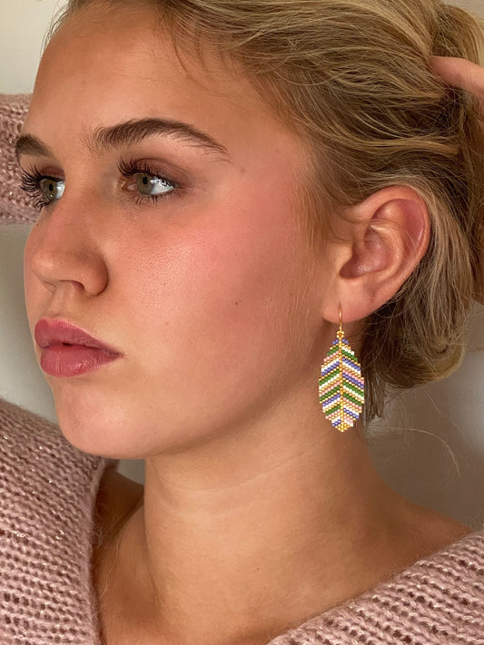 #273 Blade Lilla/grøn/hvid/sartrosa/guld ørekroge