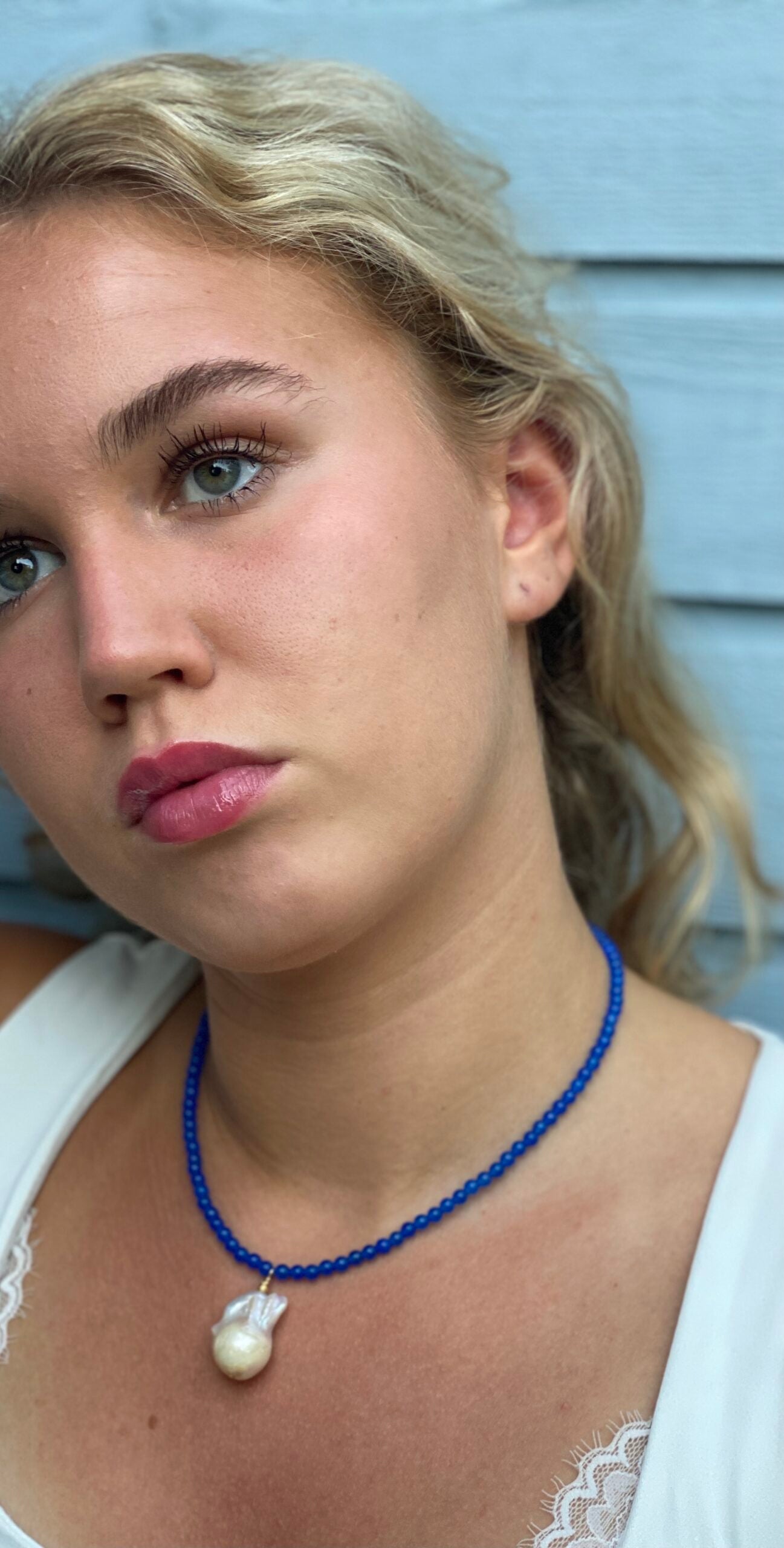 #339 Halskæde med blå jade og ferskvsandsperle