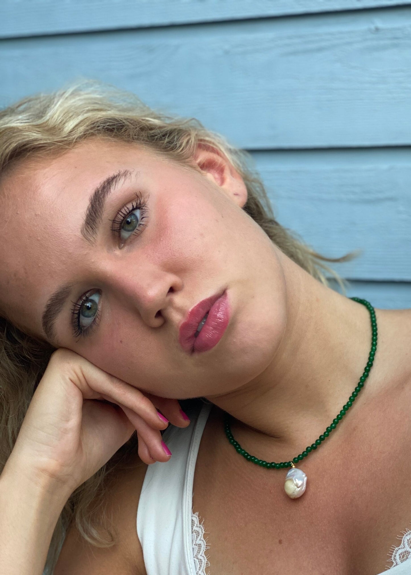 #337 Halskæde med grøn jade og ferskvsandsperle