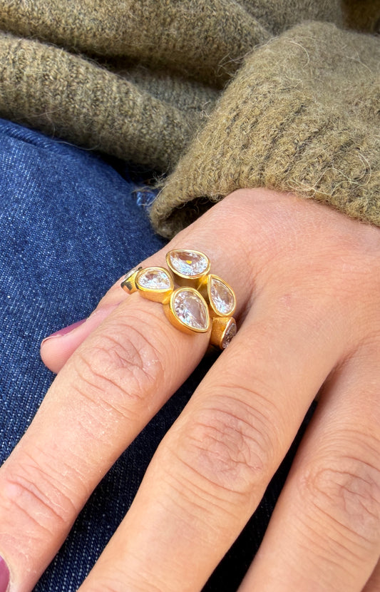 ADELE CPH DENMARK - Ring med dråber zircon. Vandfast