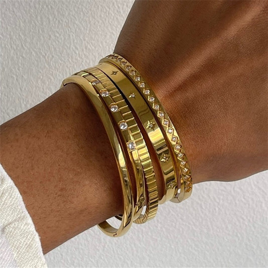 ADELE CPH DENMARK - Bangle med stjernemønster med zirkoner / Vandfast
