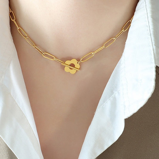 ADELE CPH DENMARK - Koreansk halskæde med blommeblomst / Vandfast